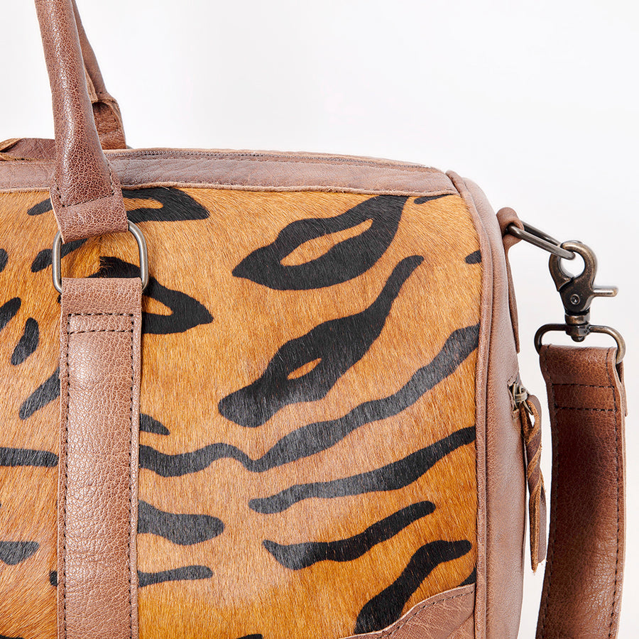 American Darling Handcrafted Western Leather Duffle Bag with Hair-On Cowhide – Spacious, Durable, and Stylish Travel Bag