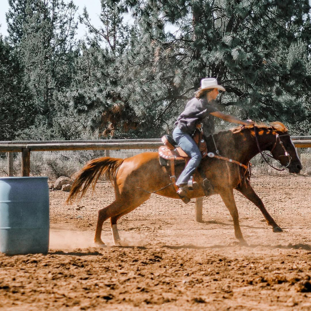 Choosing the Perfect Barrel Racing Saddle for Your Horse