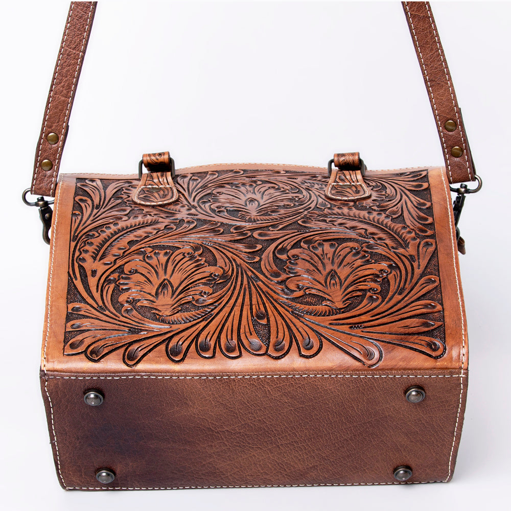 Wholesale Leather Bags & Goods Supplier In USA — Classy Leather Bags